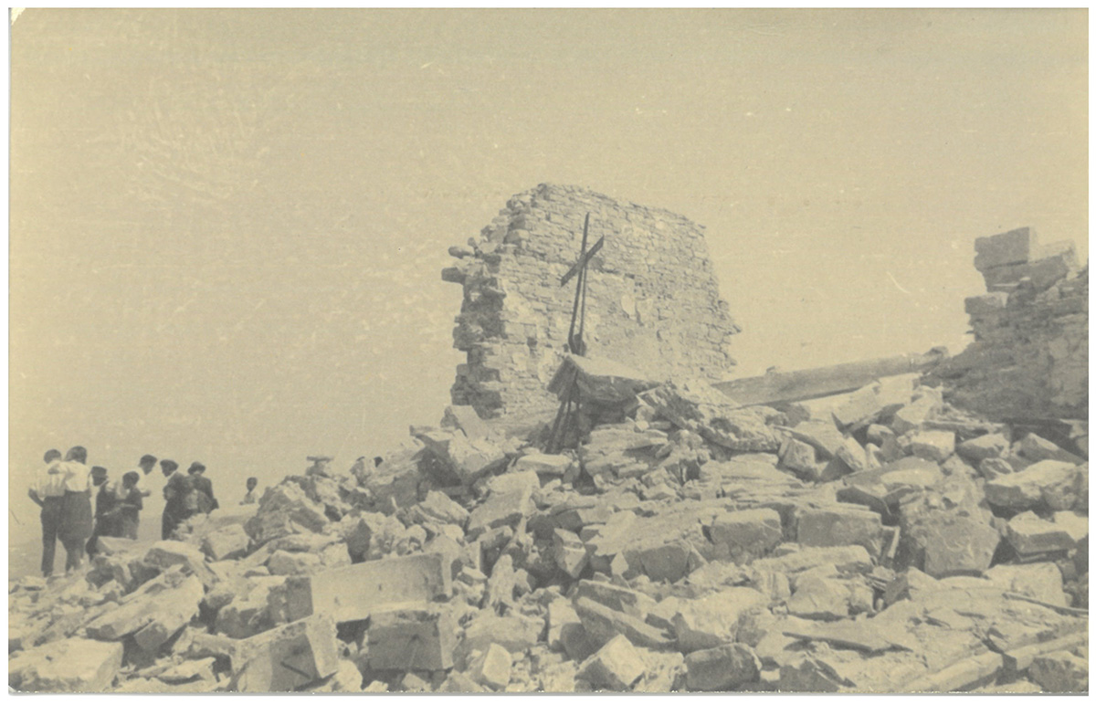 Pieve distrutta, fonte: “Foto Archivio istituto storico di Modena Pieve distrutta, fonte: “Foto Archivio istituto storico di Modena